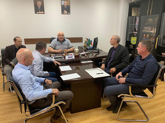Мурат Хасанов провел встречу с представителями органов исполнительной власти Республики Адыгея и общественных организаций